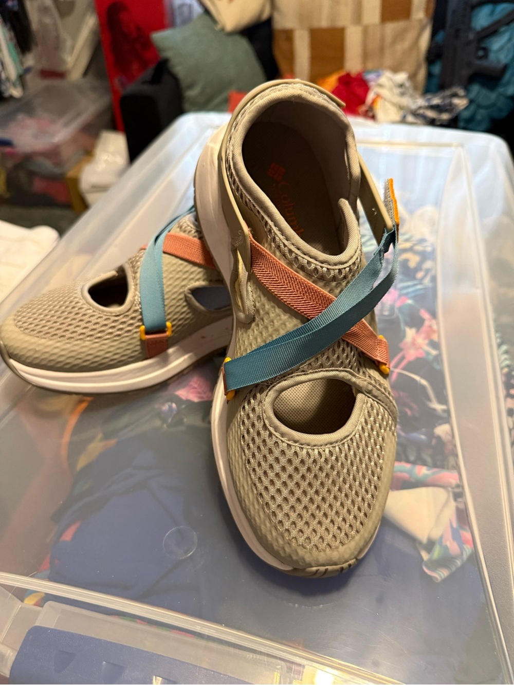 Women’s Columbia Neutral Mesh Sport Sandals with Blue and Coral Straps sz9 nwot